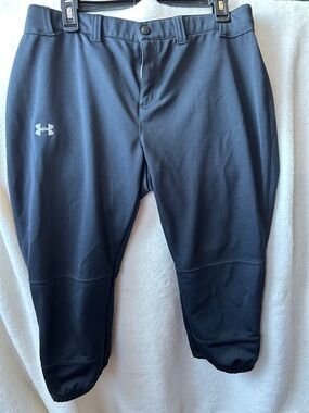 Under Armour women’s Black 3/4 Athletic Capri softball Pants Large